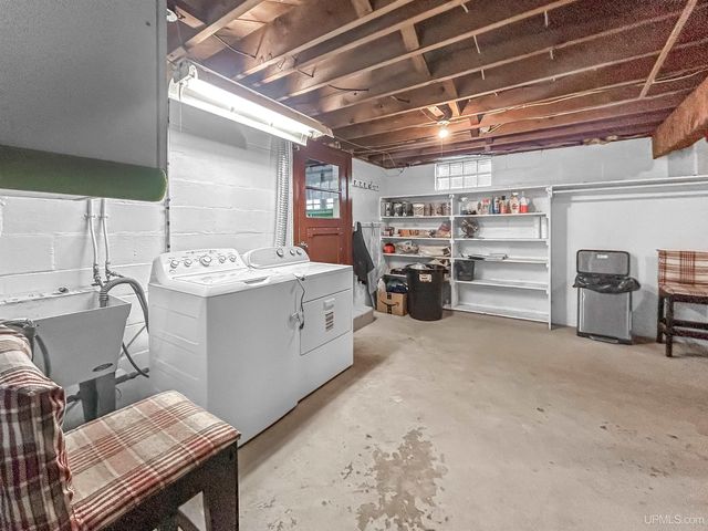 331 E Varnum Street, Munising, MI 49862