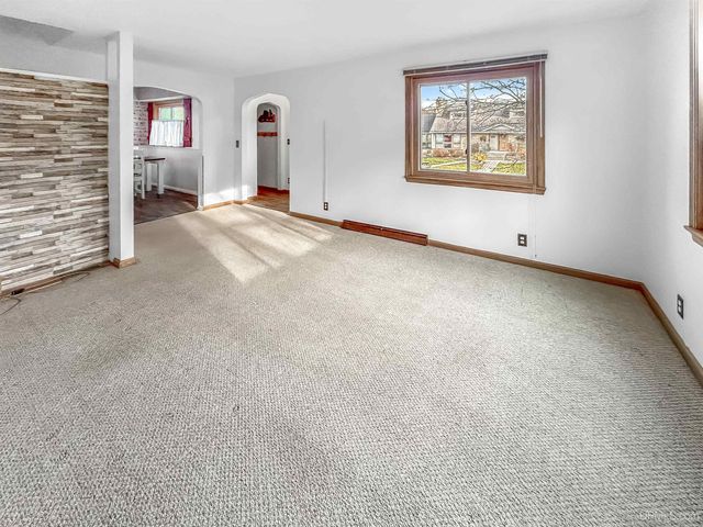 331 E Varnum Street, Munising, MI 49862