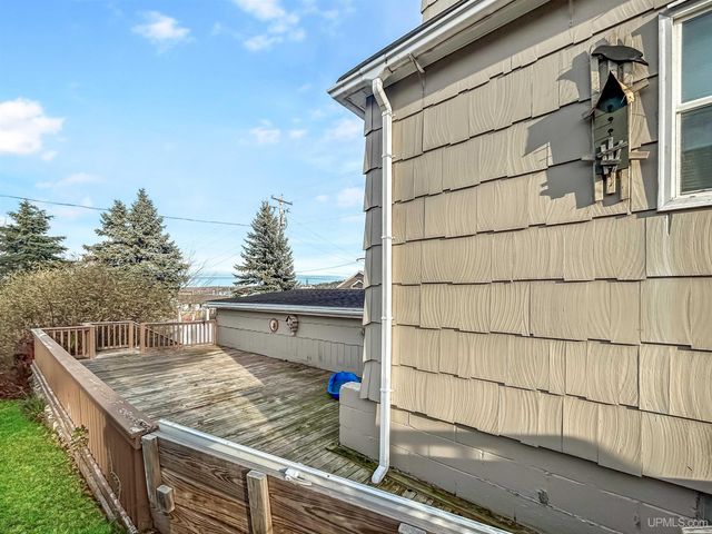 331 E Varnum Street, Munising, MI 49862