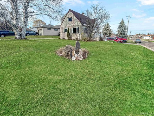 331 E Varnum Street, Munising, MI 49862