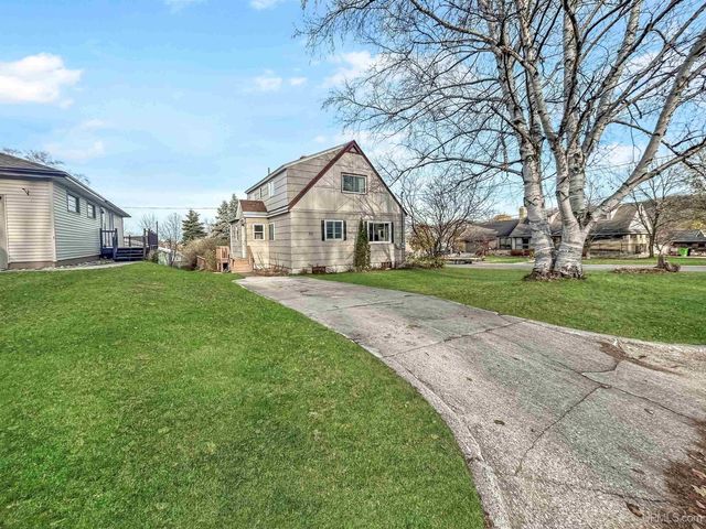 331 E Varnum Street, Munising, MI 49862