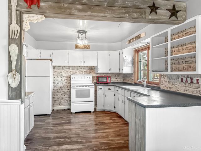 331 E Varnum Street, Munising, MI 49862