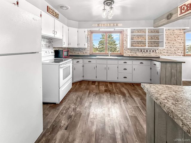 331 E Varnum Street, Munising, MI 49862