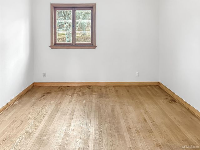 331 E Varnum Street, Munising, MI 49862