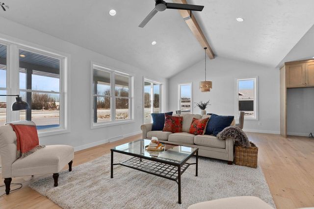 W5826 ROUNDSTONE PLACE, Menasha, WI 54952