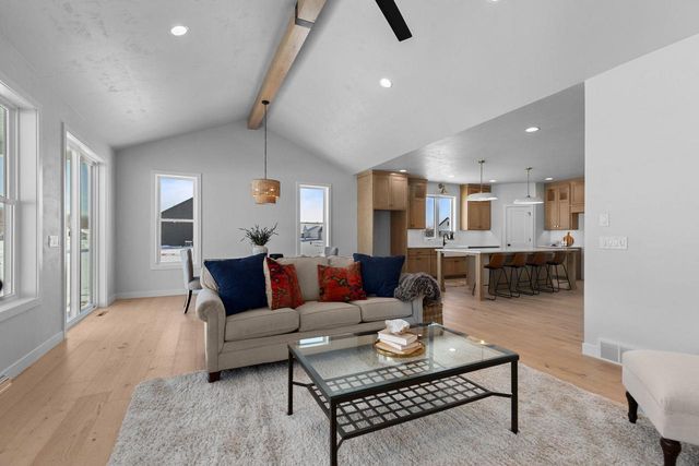 W5826 ROUNDSTONE PLACE, Menasha, WI 54952