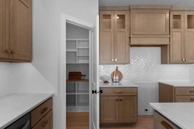 W5826 ROUNDSTONE PLACE, Menasha, WI 54952