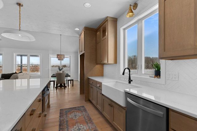 W5826 ROUNDSTONE PLACE, Menasha, WI 54952