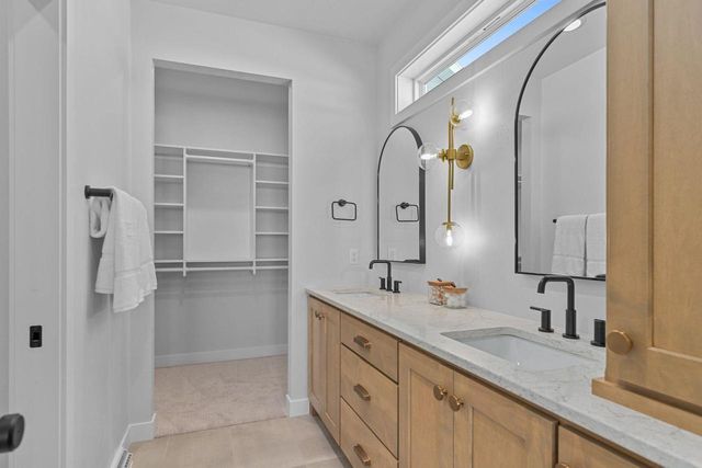 W5826 ROUNDSTONE PLACE, Menasha, WI 54952