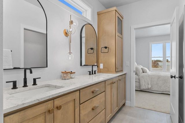 W5826 ROUNDSTONE PLACE, Menasha, WI 54952