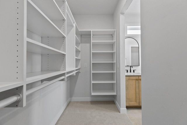 W5826 ROUNDSTONE PLACE, Menasha, WI 54952