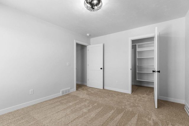 W5826 ROUNDSTONE PLACE, Menasha, WI 54952