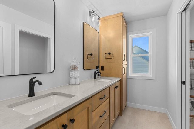 W5826 ROUNDSTONE PLACE, Menasha, WI 54952