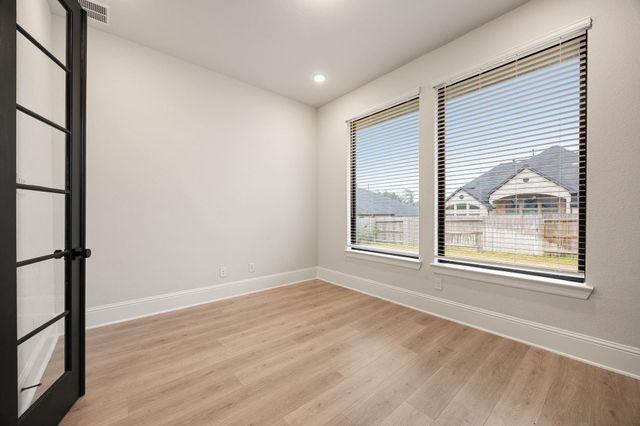 734 Platinum Stone Lane, Pinehurst, TX 77362