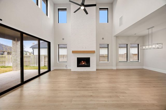 734 Platinum Stone Lane, Pinehurst, TX 77362