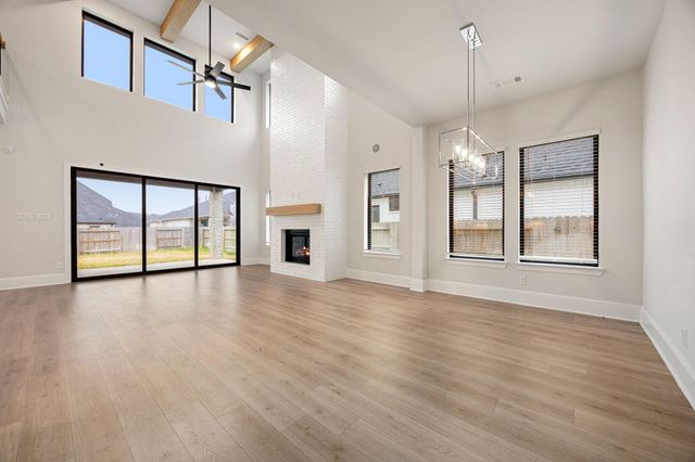 734 Platinum Stone Lane, Pinehurst, TX 77362