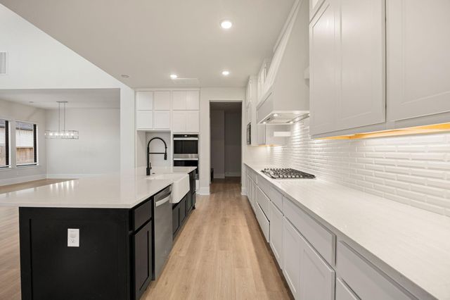 734 Platinum Stone Lane, Pinehurst, TX 77362