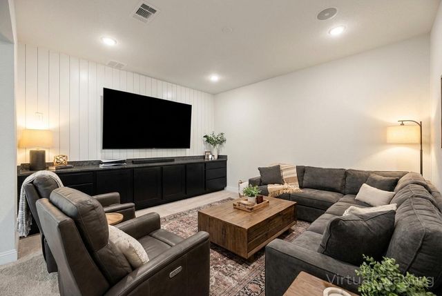 734 Platinum Stone Lane, Pinehurst, TX 77362