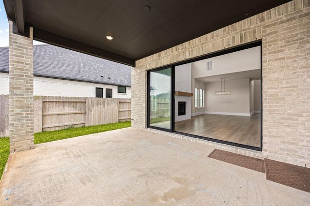 734 Platinum Stone Lane, Pinehurst, TX 77362