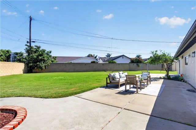 6121 Arrowhead Drive, Huntington Beach, CA 92647