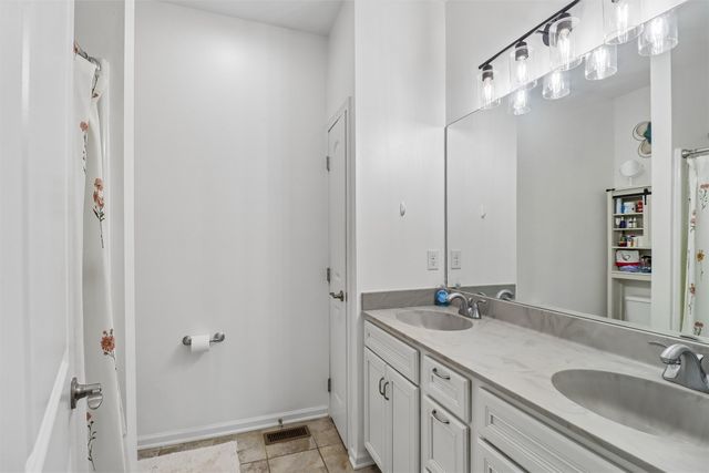 1215 Blue Bonnet Drive, Carlisle, IA 50047
