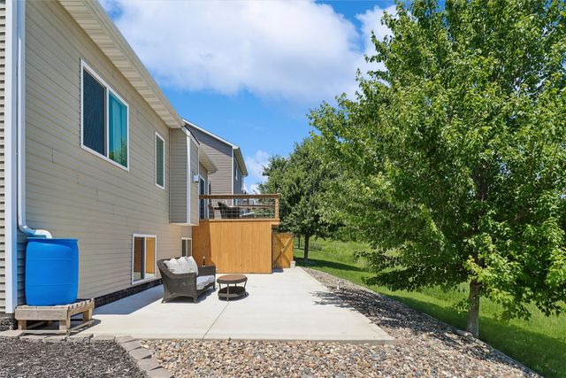 1215 Blue Bonnet Drive, Carlisle, IA 50047
