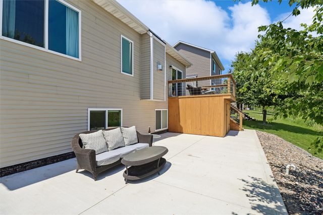 1215 Blue Bonnet Drive, Carlisle, IA 50047