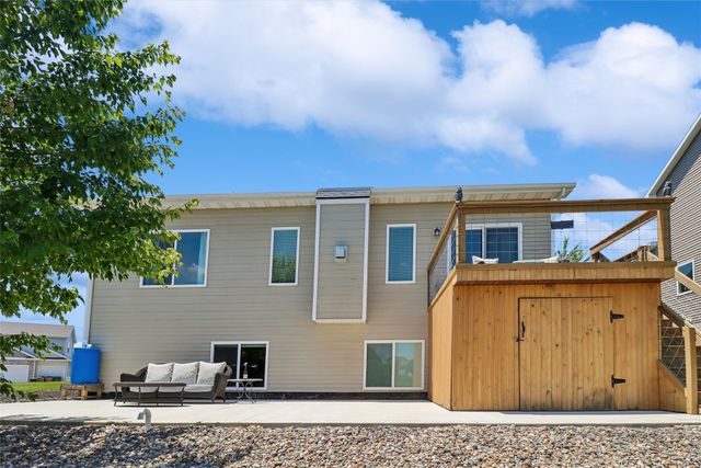 1215 Blue Bonnet Drive, Carlisle, IA 50047