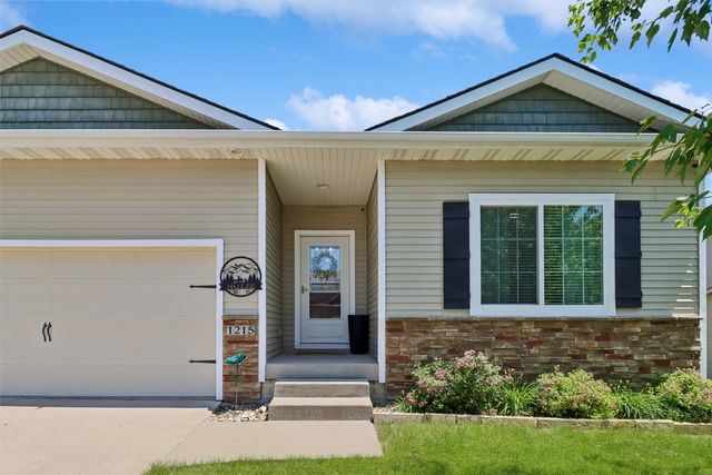 1215 Blue Bonnet Drive, Carlisle, IA 50047