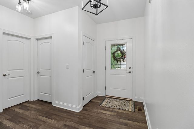 1215 Blue Bonnet Drive, Carlisle, IA 50047