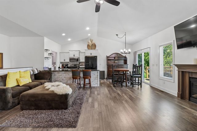 1215 Blue Bonnet Drive, Carlisle, IA 50047