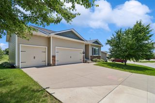 1215 Blue Bonnet Drive, Carlisle, IA 50047