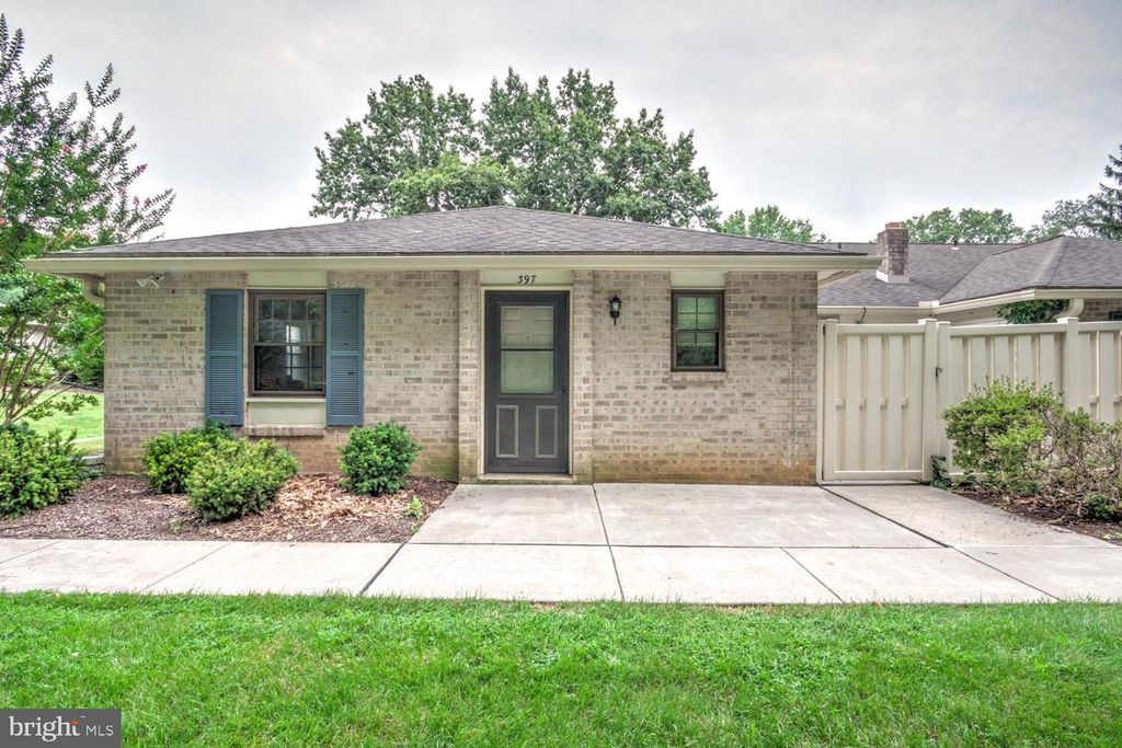 397 VALLEYBROOK DR, Lancaster, PA 17601