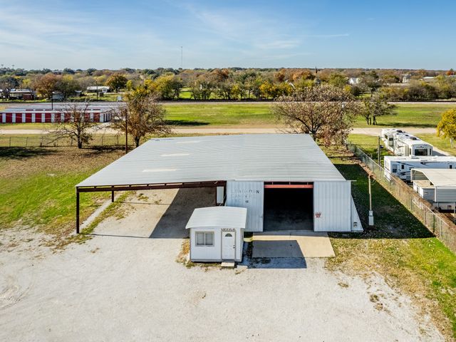 909 Pitts Lane, Blanket, TX 76432