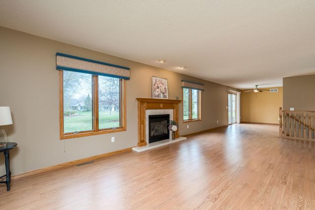 100 Crystal Lane, Mankato, MN 56001