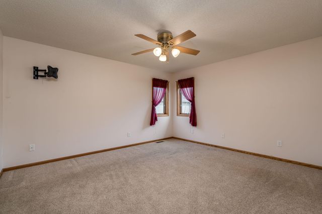 100 Crystal Lane, Mankato, MN 56001