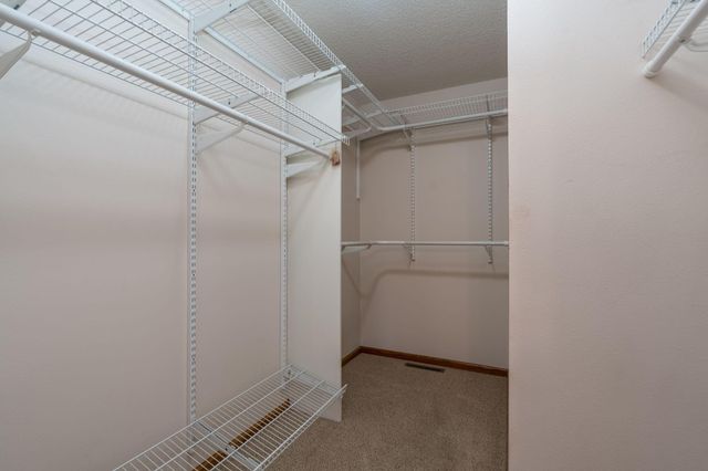 100 Crystal Lane, Mankato, MN 56001