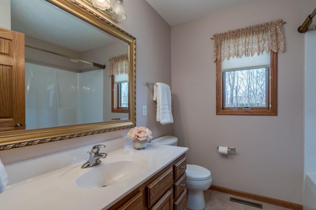 100 Crystal Lane, Mankato, MN 56001