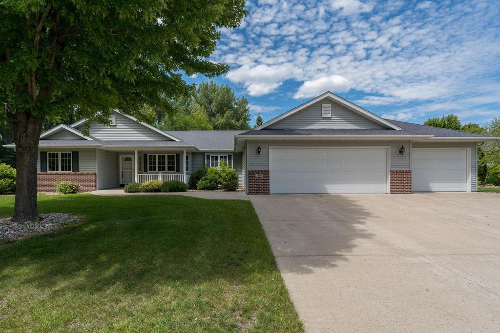 100 Crystal Lane, Mankato, MN 56001
