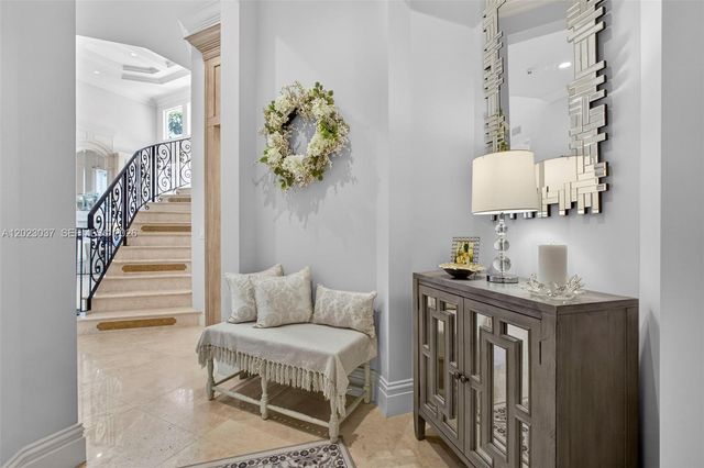656 Hermitage Circle, Palm Beach Gardens, FL 33410