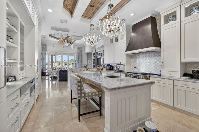 656 Hermitage Circle, Palm Beach Gardens, FL 33410