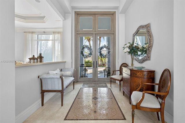 656 Hermitage Circle, Palm Beach Gardens, FL 33410