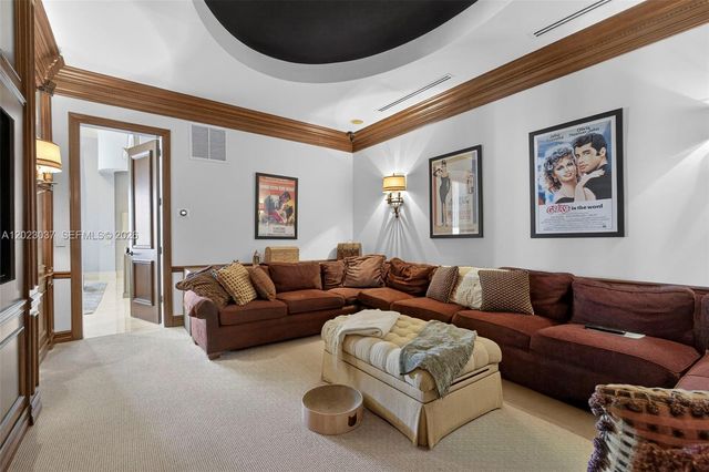 656 Hermitage Circle, Palm Beach Gardens, FL 33410
