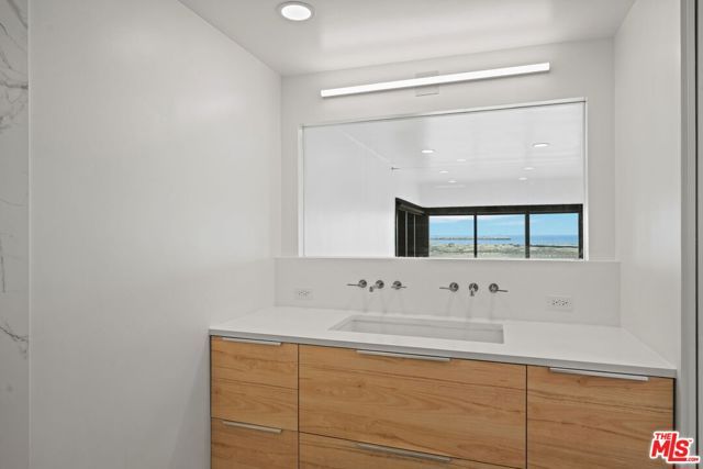 6 Voyage Street 108, Marina Del Rey, CA 90292
