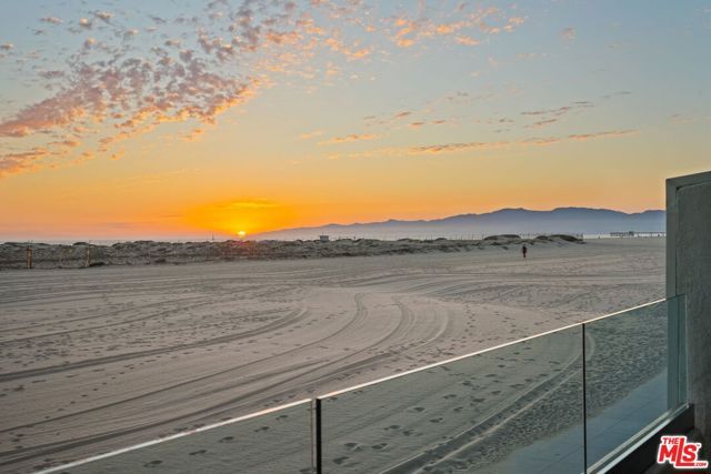 6 Voyage Street 108, Marina Del Rey, CA 90292