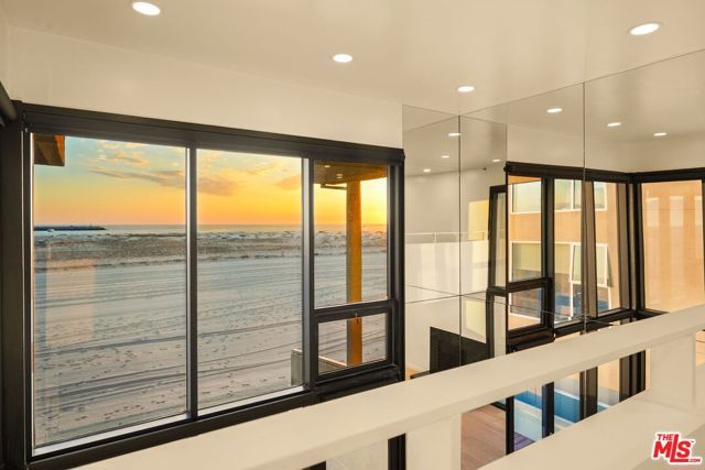 6 Voyage Street 108, Marina Del Rey, CA 90292
