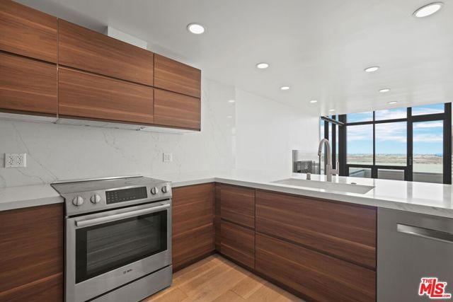 6 Voyage Street 108, Marina Del Rey, CA 90292