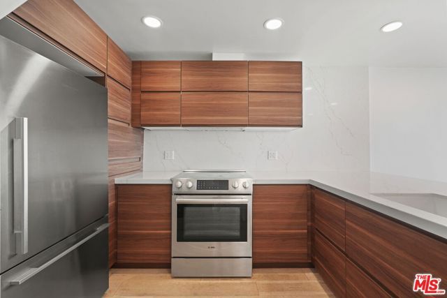 6 Voyage Street 108, Marina Del Rey, CA 90292