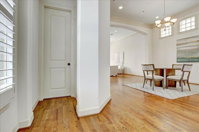 2318 Welch Street, Houston, TX 77019