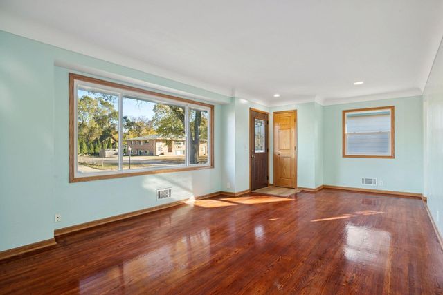 5513 Bryant Avenue N, Brooklyn Center, MN 55430